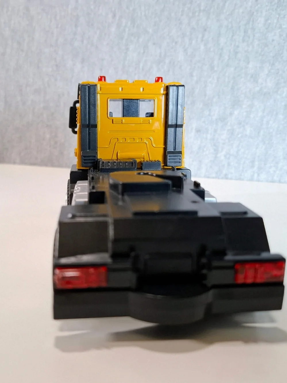 GLW  Yellow Toy Engineering Truck for Kids